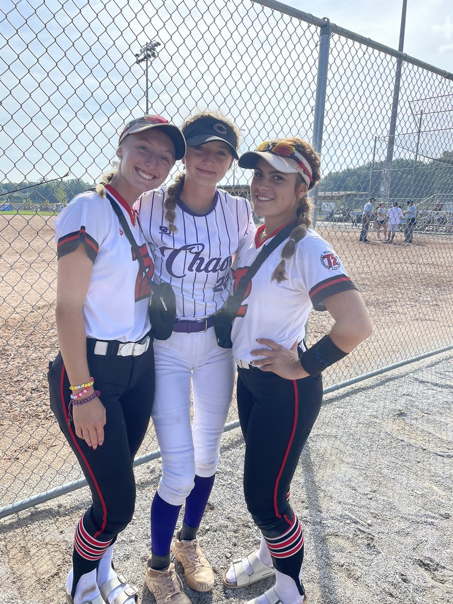 divinechildsb's tweet photo. @softballkmojo @isadepaulis @averyschelllsss battled hard all weekend with their travel teams at the Fall Blue Chip Tournament in Grand Rapids 🥎 https://t.co/txR6Xab9wE
