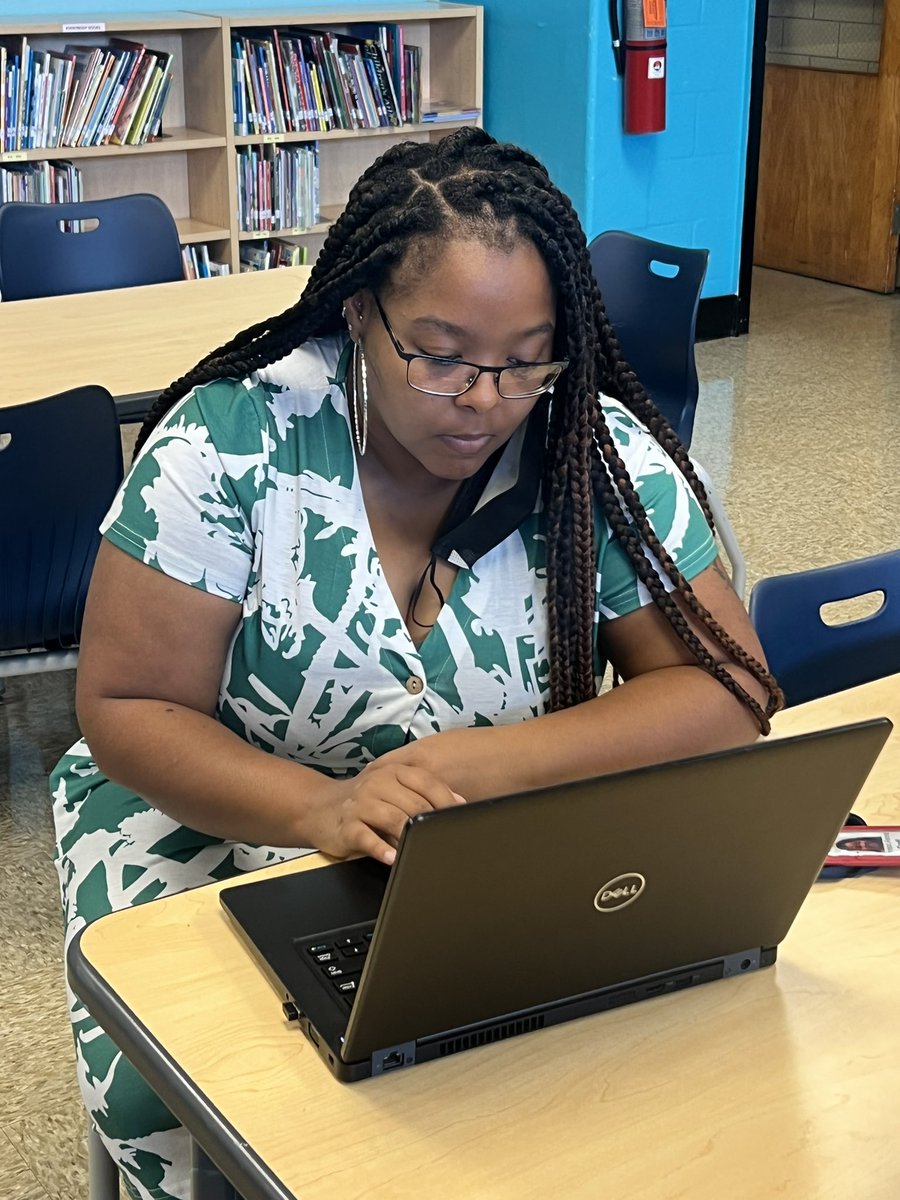 CHES_TAG's tweet photo. RELA C.Planning @capitolheightse!!! Teachers making their groups based on iReady test data. Teachers helping teachers! #theCHESway #CHESROCKS #datamatters #smallgroups #flexiblegroups https://t.co/TUDqYoAEev