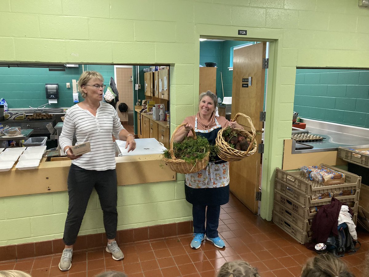 What an amazing experience with our Gr.2’s! Today Mrs.Aiken helped our staff and students harvest vegetables to be used in our CDS lunch program. So many little smiles and hands in the dirt helping. Chester Municipality also gave out pins and snacks to top it off! 🥕🥔🥬
