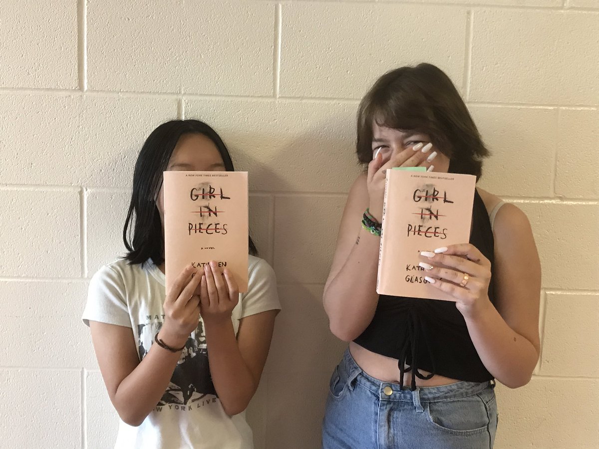 3 sets of Book Twins in our 7/8 class <a href="/TFTitans/">Terry Fox ES</a> <a href="/SCDSBLiteracy/">SCDSBliteracy</a>
