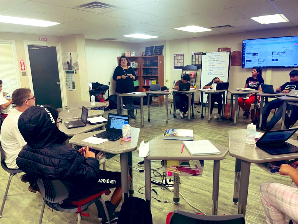 LUSDAlternativ1's tweet photo. A powerful day of resources and reflection today for #SuicideAwarenessMonth … lots of great resources and classroom visits. Appreciate @AltEd_Counselor organizing a productive day of reflection for learners. #MentalHealthMatters #alted @LindsayUnified https://t.co/78bKztLiSY
