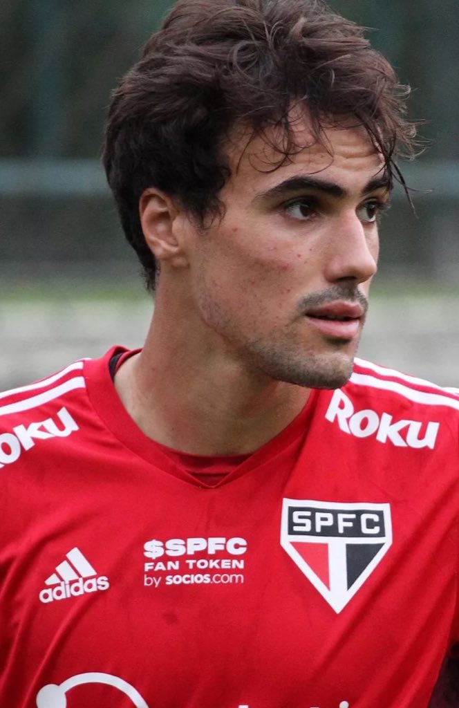 🚨 BABADO! VIIH TUBE ANUNCIA QUE ELIEZER NÃO E O PAI! 😱😱

A ex-BBB anunciou que está esperando o primeiro filho. Após desmentir que Eliezer é o pai do bebê, ela suspeita que o verdadeiro pai seria Igor Gomes, meio-campista do São Paulo.