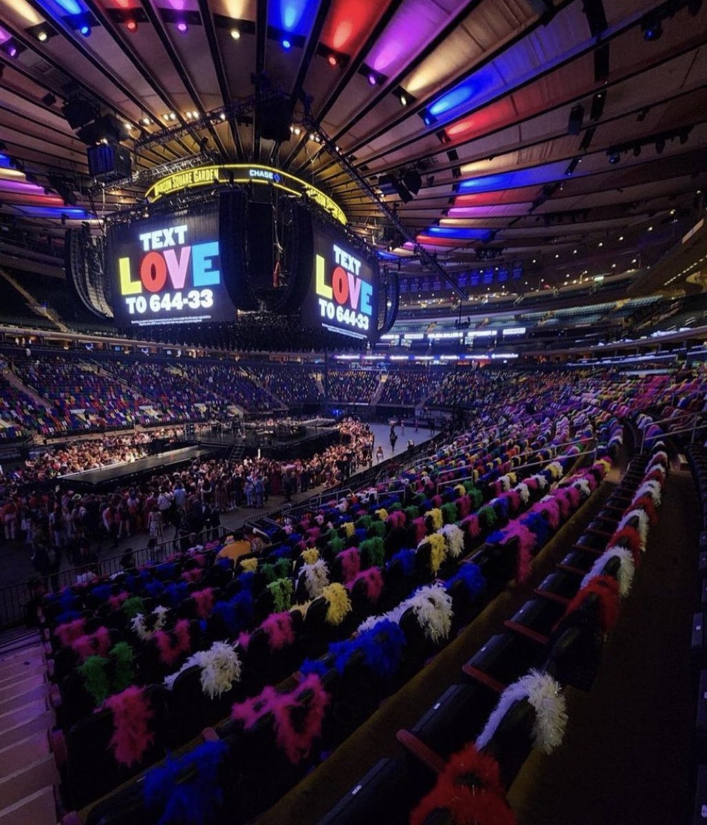 bringing this back for today. he bought these boas for the whole arena 🥲