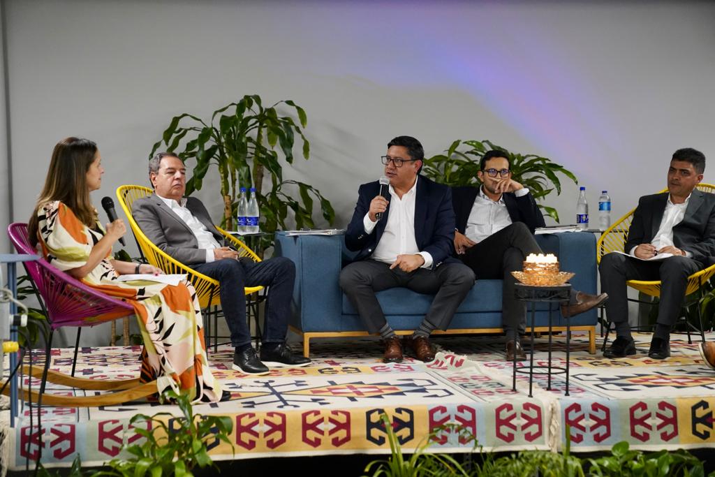 “Las lecciones de la implementación del Acuerdo de Paz han sido muchas y #Antioquia ha sido un aliado fundamental en la construcción de este proceso. Los 4 ETCR de este territorio nos ha enseñado a vivir en comunidad y construir #PazTotal”: Luis Donoso, director (e) <a href="/ARNColombia/">Agencia para la Reincorporación y la Normalización</a>