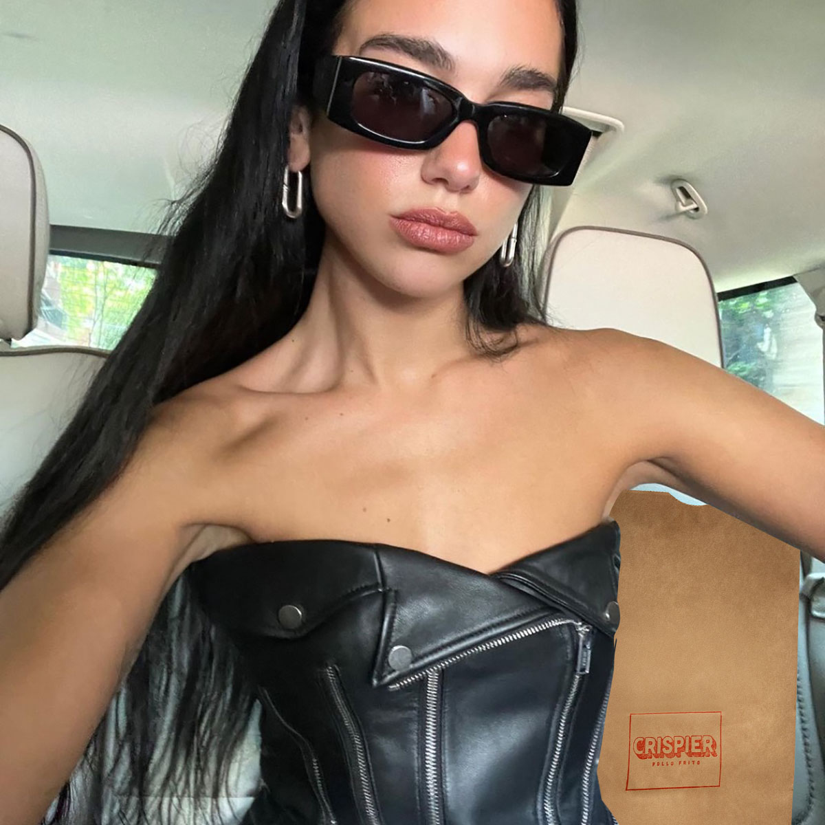 eatcrispier's tweet photo. Mi diosa Dua Lipa tan humilde yendo a recoger su pollito Crispier antes del concierto ✨🐔❤🎶

#DuaLipa #FutureNostalgiaTour #PollitoFrito https://t.co/8TRmYj2Gmp