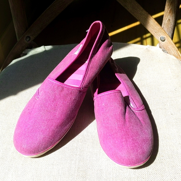 snipsnipchick's tweet image. So good I had to share! Check out all the items I&apos;m loving on @Poshmarkapp #poshmark #fashion #style #shopmycloset #houseofharlow1960 #katespade #vans: posh.mk/Z0Ts4f85vtb