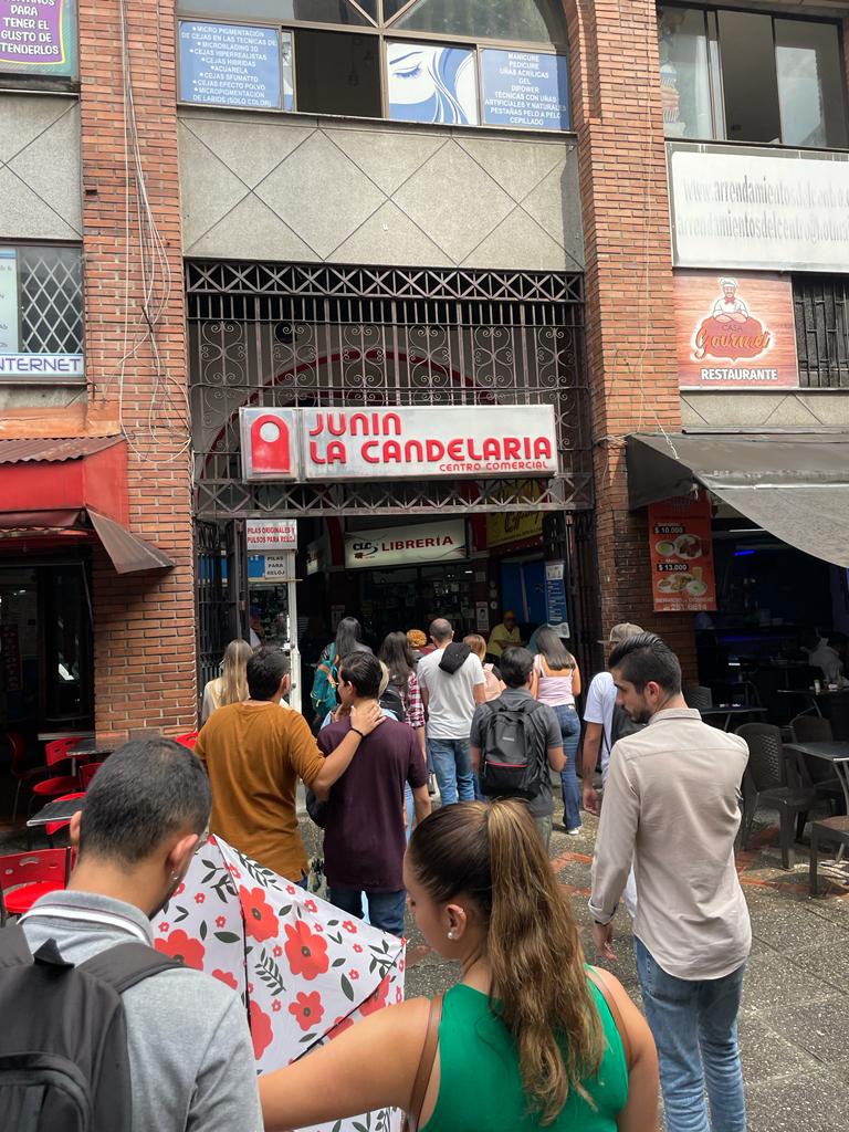 faongant's tweet photo. Estamos muy felices de poder mostrarle a la ciudadania y demás sectores el gran trabajo que realizan las #ONG, agradecemos a @TodosXMedellin por generar estos diálogos y acercar a la ciudad con la #VeeduriaCallejea https://t.co/8VAOlNQPMK