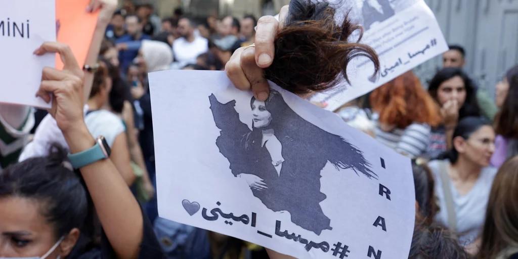 infobaemexico's tweet photo. Las razones que mantienen viva las protestas en Irán https://t.co/vf8y7c0TNF https://t.co/65gD6bdl0Y