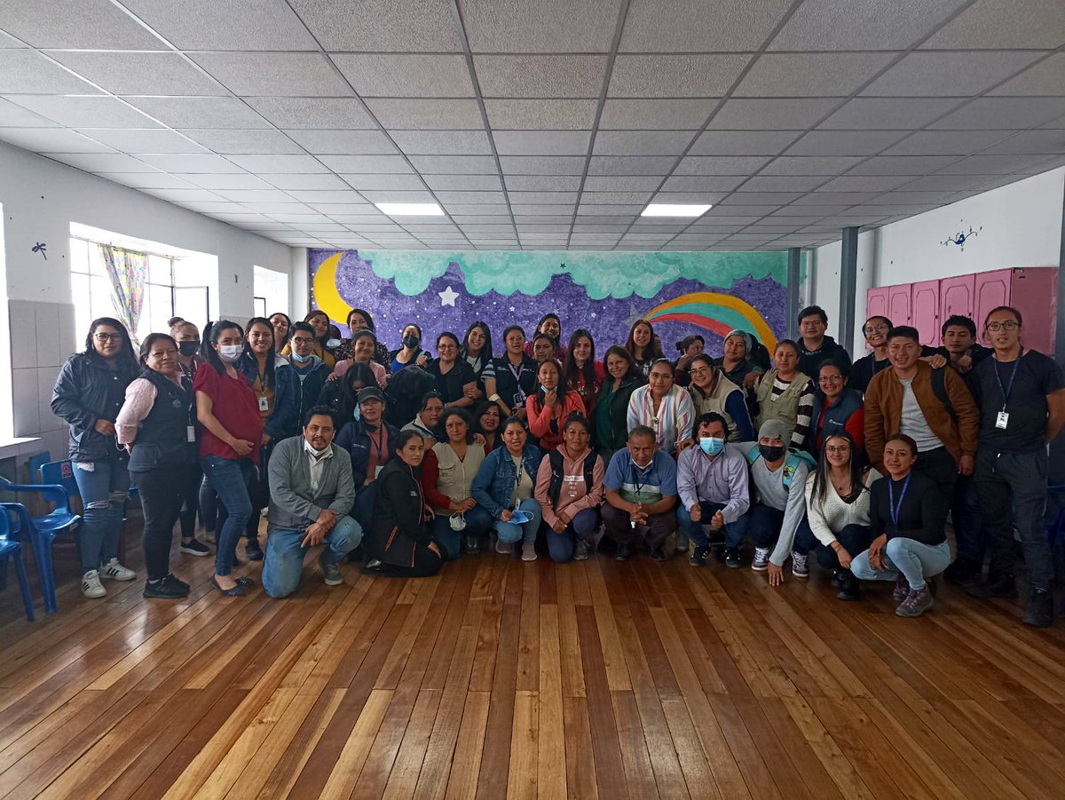 DHumanoEc's tweet photo. #Quito | 43 técnicos del #DMQ, Distrito Centro, reciben réplica del módulo N°3 "Derechos de Pueblos y Nacionalidades", en el marco del Programa Nacional Aprendiendo en Familia del #MIES, con el propósito de replicar está información a usuarios y a sus familias. https://t.co/T3aNWDFNx5