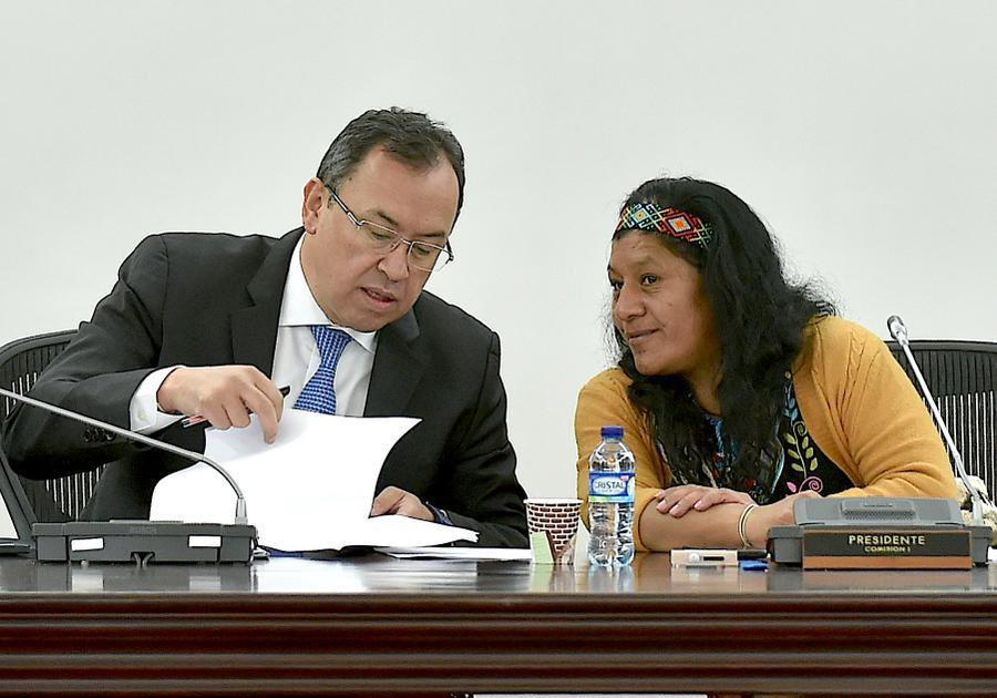alfonsoprada's tweet photo. En comisión @PrimeraSenado @SenadoGovCo aprobamos 1er debate Reforma Política. Avances: listas cerradas, paridad entre  mujeres y hombres, alternancia efectiva, democratización de partidos, fusión de partidos de coalición, voto obligatorio, financiación con anticipos! Avanzamos! https://t.co/TrOzqkM2nv