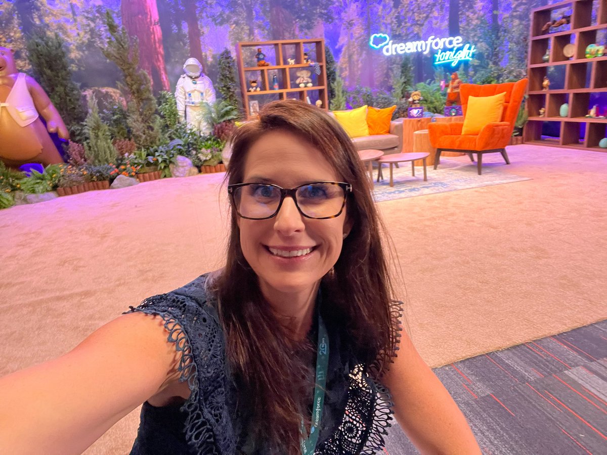 LaGMills's tweet photo. So much fun participating in Dreamforce Tonight Live! If you missed this and any other #df22 content, be sure to catch up on Salesforce+ @LeahBMH @gilliankbruce 
@salesforce 
@Dreamforce 
#trailblazercommunity https://t.co/QBs05tpvfs
