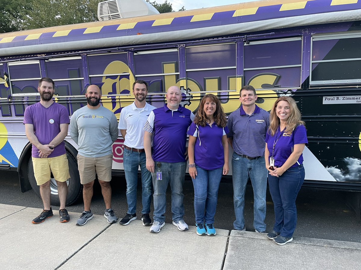 Mr_Esbenshade's tweet photo. Ephrata Parade Fun! #MakerBus @GoMounts @AkronElem @MrMontagna @JoshMcCracken4 https://t.co/xBVpJd2vbS