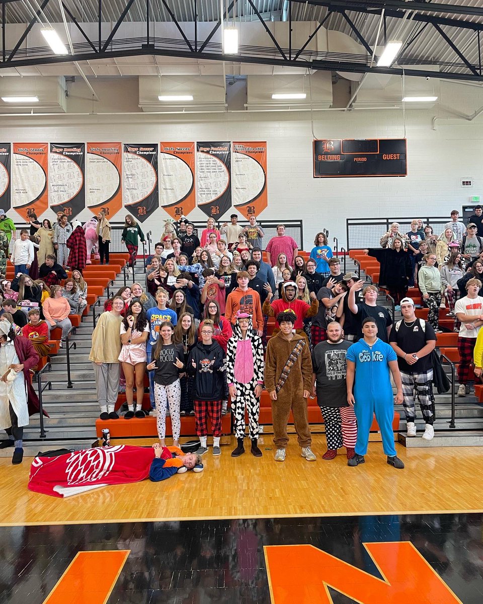 sadiestowell06's tweet photo. For a third straight day the freshmen take first in the spirit competition maintaining their lead. 👀 https://t.co/axT3CKTtDQ