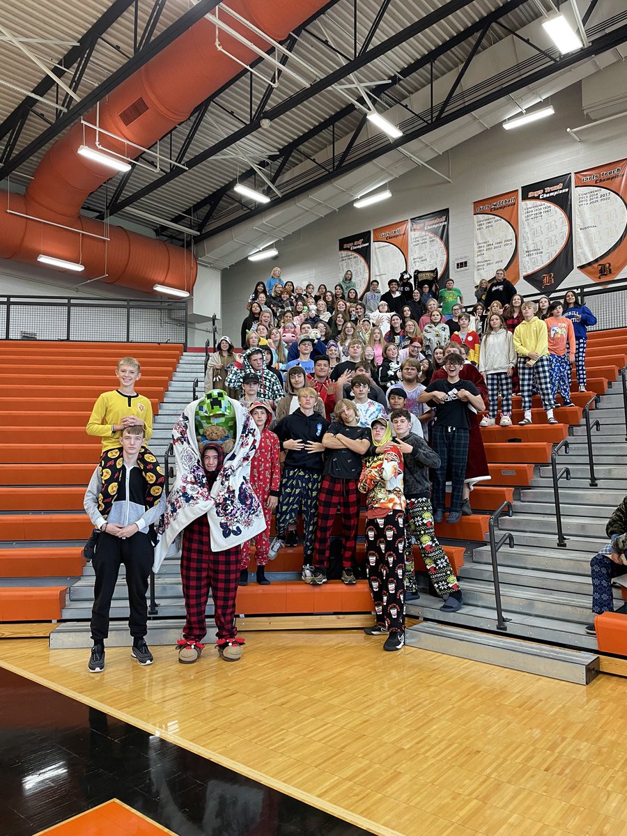 sadiestowell06's tweet photo. For a third straight day the freshmen take first in the spirit competition maintaining their lead. 👀 https://t.co/axT3CKTtDQ