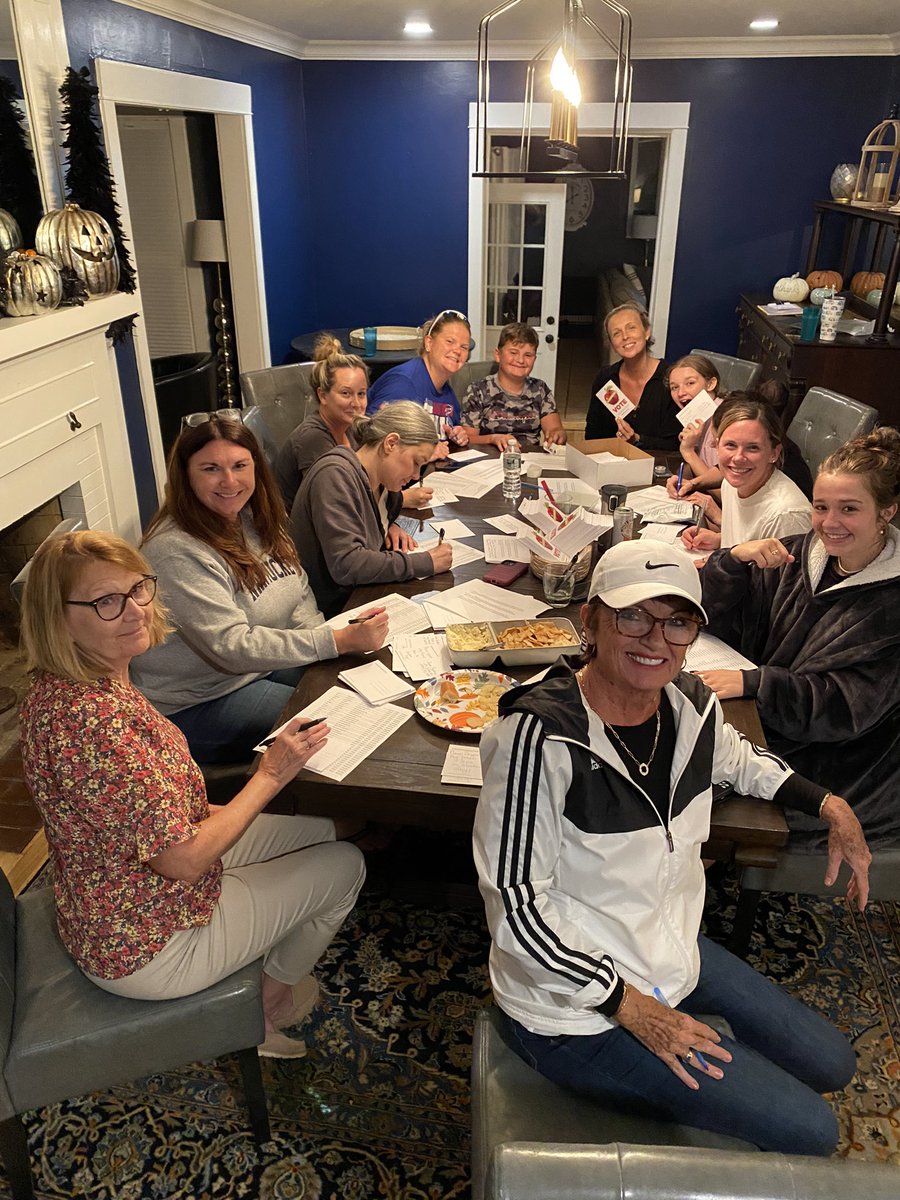 MarcForUsNY's tweet photo. A great many thanks to the amazing volunteers across #NY19 for joining some of our post card parties! 

Please join us and encourage your friends, families and neighbors to turn out for @marcmolinaro on November 8th! https://t.co/21QRzkdeIG