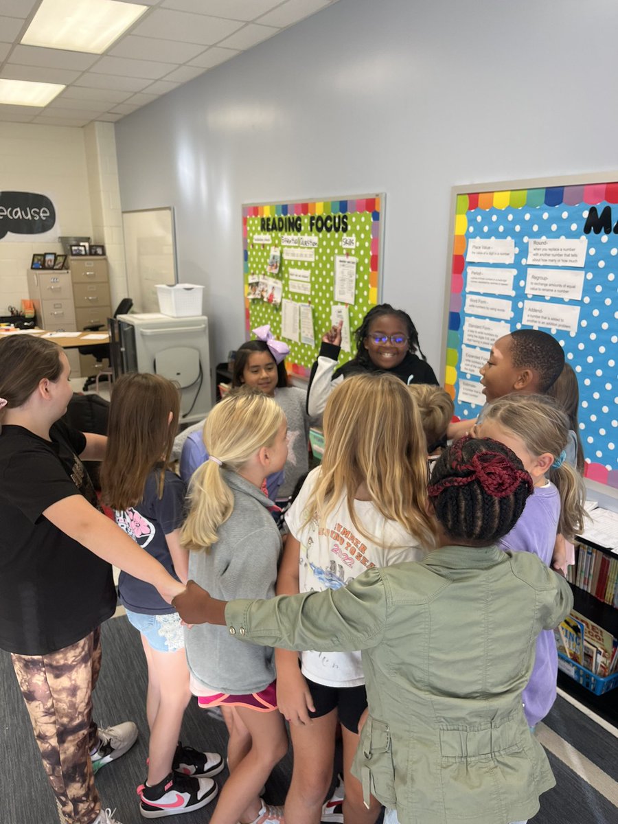 Laura Simmons tweet media