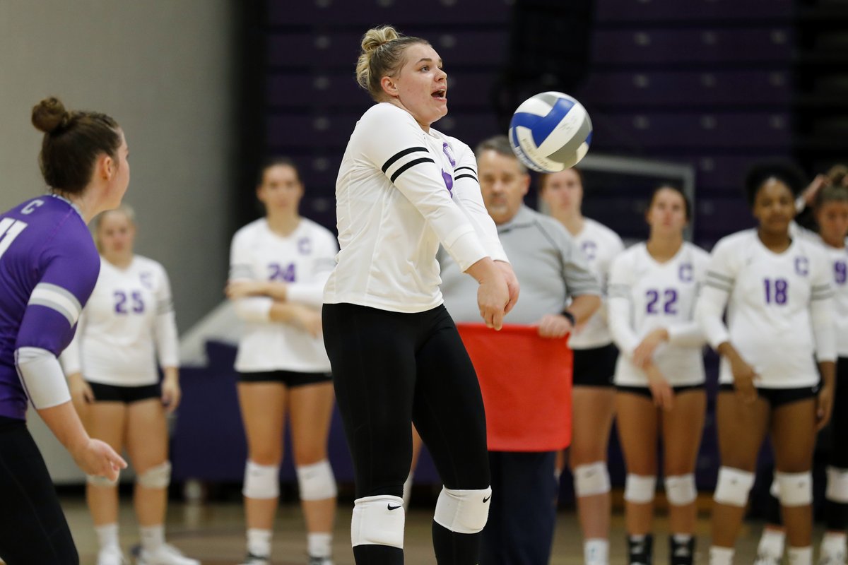 cap_athletics's tweet image. .@CapVolleyball rolls to a 3-0 win over Oberlin on Wednesday night behind the strong night from Lindsay Rich (13 kills, 9 digs, 3 aces)!

athletics.capital.edu/news/2022/9/21…

#CapFam | #CapVB | #POTP