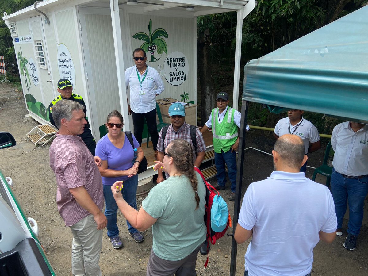 PoliciaAduanera's tweet photo. Dentro del proceso de admisibilidad de carnes y sus productos, realizamos acompañamiento a la visita del "Servicio de Inspección Sanitaria de Planta y Animales (APHIS) de EE.UU. y Canadá", dentro de la estrategia del Centro Integrado de ICA, INVIMA, Polfa/Dian, en #Riohacha. https://t.co/O4V7UrgYAQ