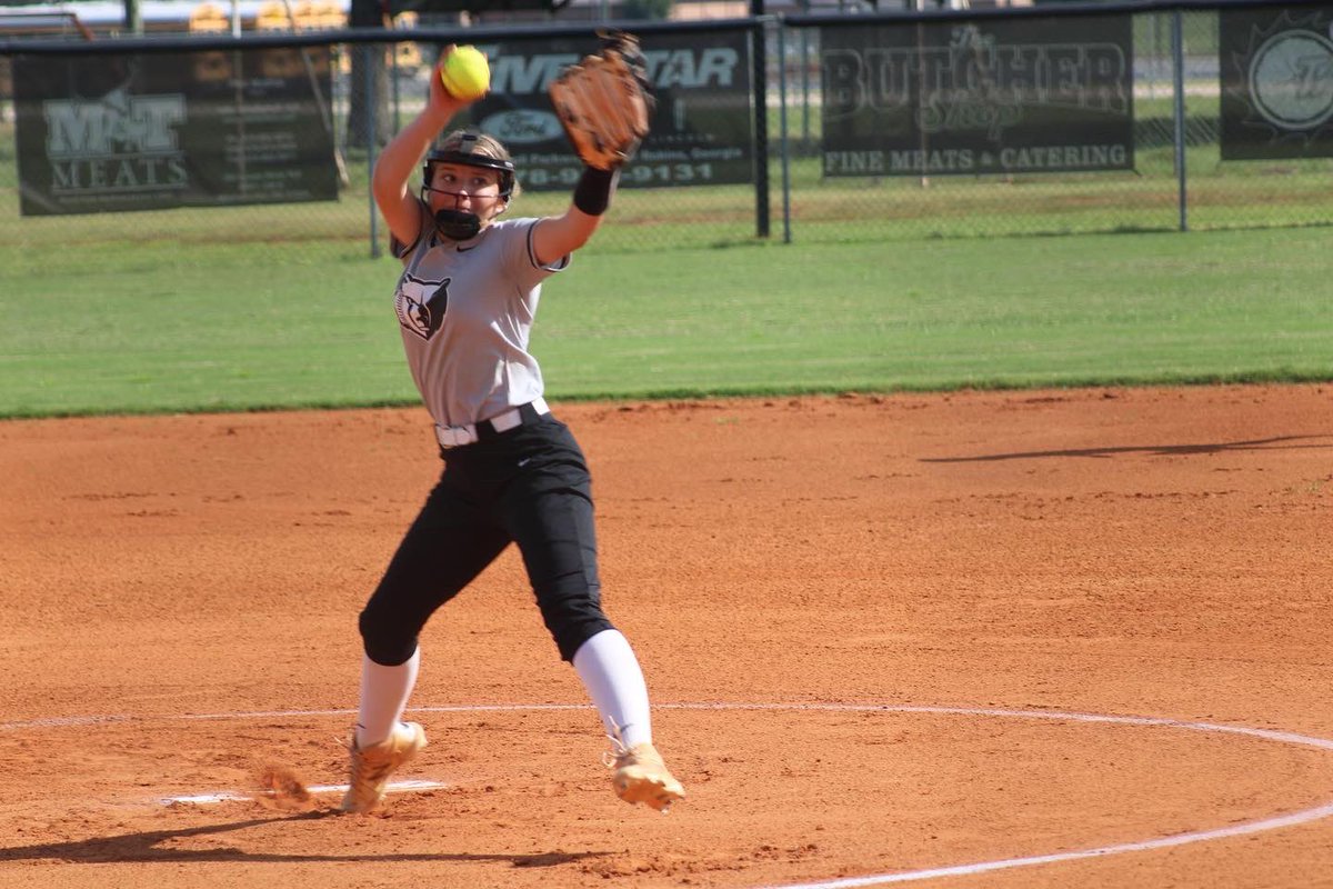 HoCoSoftball's tweet photo. Jv defeat West Laurens 4-0 in 7 inning games. @C_McArthur2025 pitched a complete game shutout, and Maddie Grace Wall went 1 for 2 at the plate. Last jv game @ NHS next Tuesday. #BABB https://t.co/HhkIzHIvHf