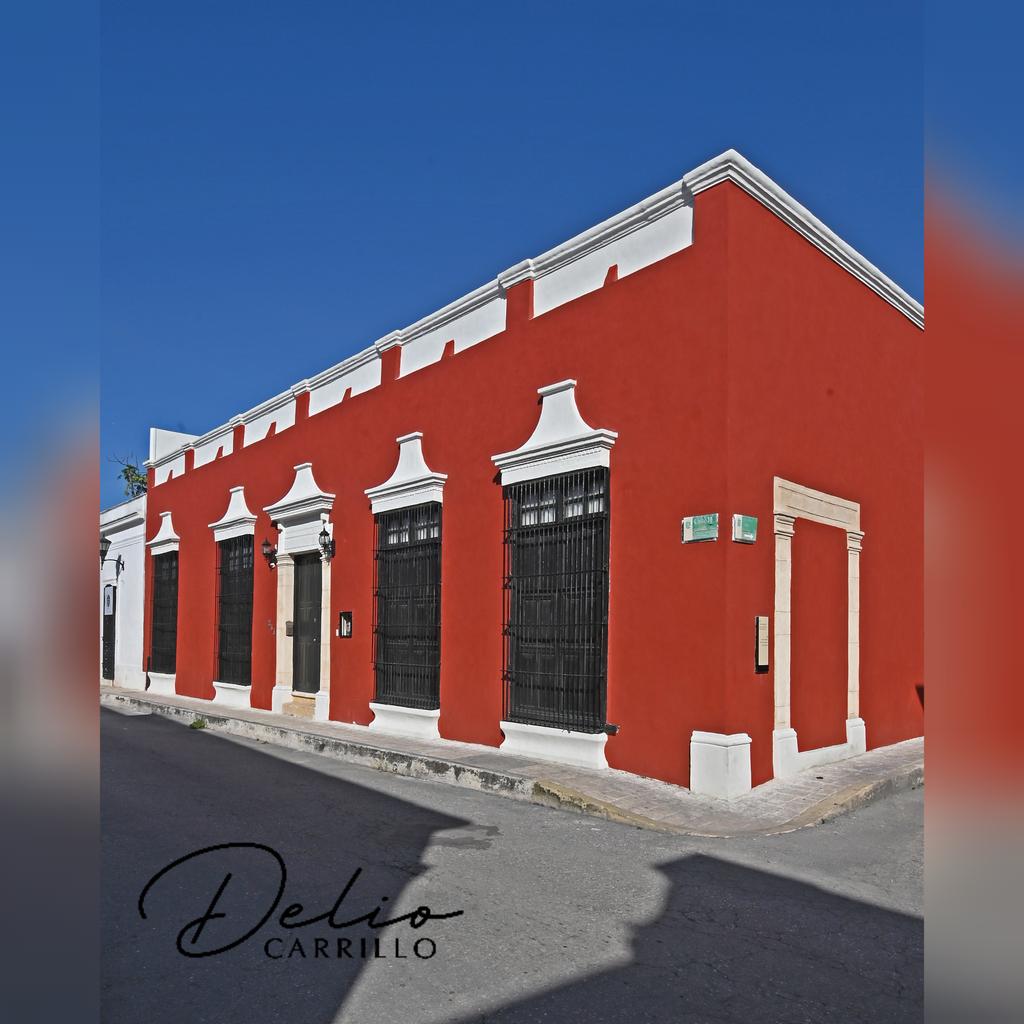 Deliocarrillo's tweet photo. Antigua casona del barrio de Guadalupe con las características propias de nuestra arquitectura colonial, con su cornisa y friso a lo alto, y ventanales a piso. #CampechePatrimonio #icomosmx #unescoworldheritage #unescomx https://t.co/UBtp2ZCeFD