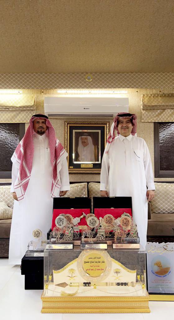 0138901389's tweet photo. شرفت مساء البارحه ضيفاً على صاحب السمو الملكي الامير تركي بن محمد بن ناصر بن عبدالعزيز ال سعود في قصره العامر به  شكراً سمو الامير على كرم الضيافه وحسن الاستقبال 🌹🌹 https://t.co/16LCEhN2fL