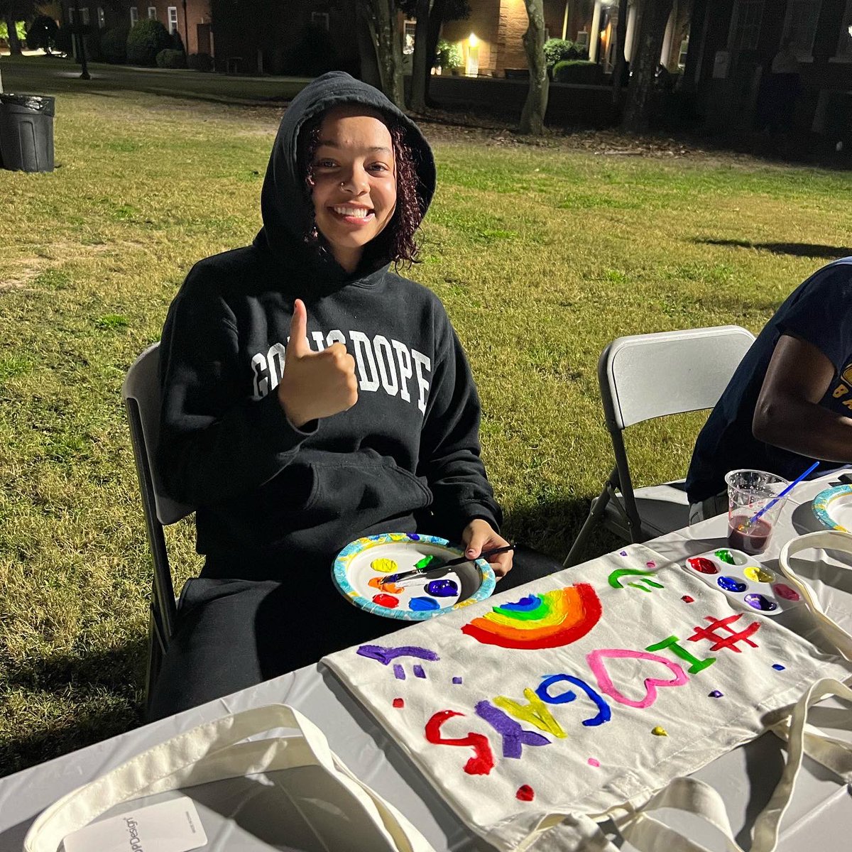 Coker_WBB's tweet photo. Little Arts &amp; crafts tonight!!! Thank you @Coker_CAB !! https://t.co/KqZOfM3zYC