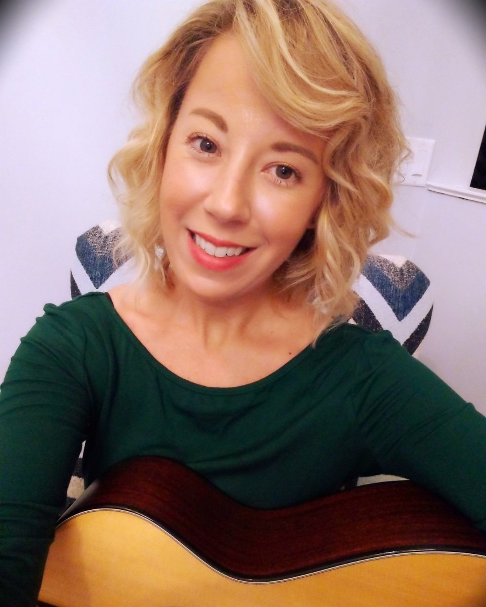 RebeccaDayMusic's tweet photo. Thank you @411Inside for having me on your segment this evening! Can't wait to share the interview! Had a blast talking all things liberty + upcoming releases for my band #thecrazydaysies 😍😍
#insidetheoutside #radioamerica #freedom https://t.co/yTlStqr7Ib