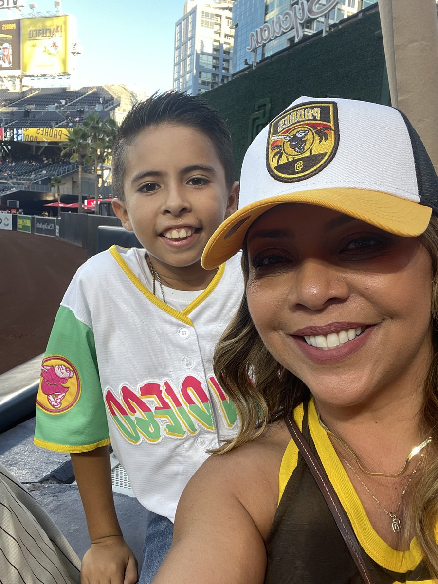 EneidaCaligirl's tweet photo. Happy 9th Birthday to my Godson! #TimeToShine https://t.co/toklFnCWvh