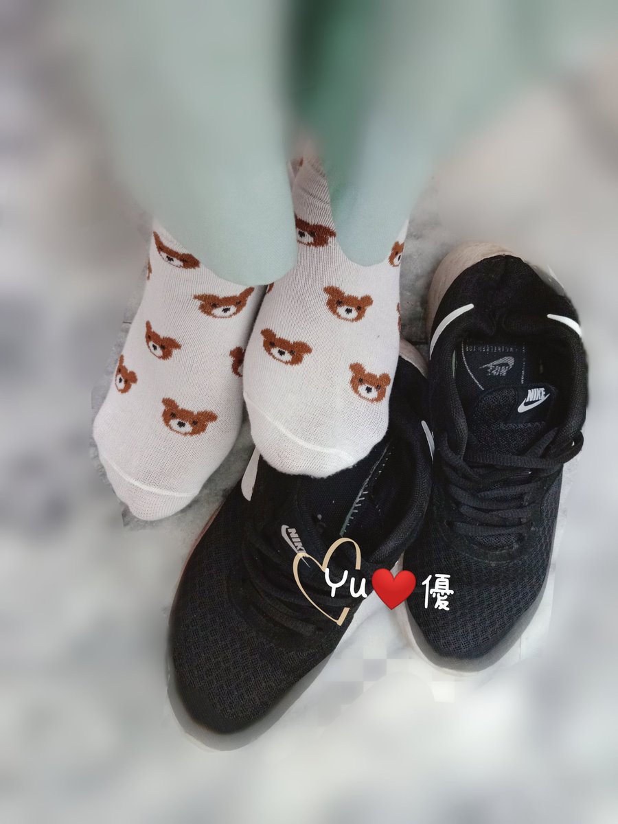 loveyufeet's tweet photo. 千防萬防最後還是不幸中獎😭
整個人頭暈目眩...為什麼我還沒暈倒
人家不想上班行不行😢
#原味棉襪 #原味丝襪 #原味厚襪 #原味鞋 #原味商品 https://t.co/6c390i3Xw6