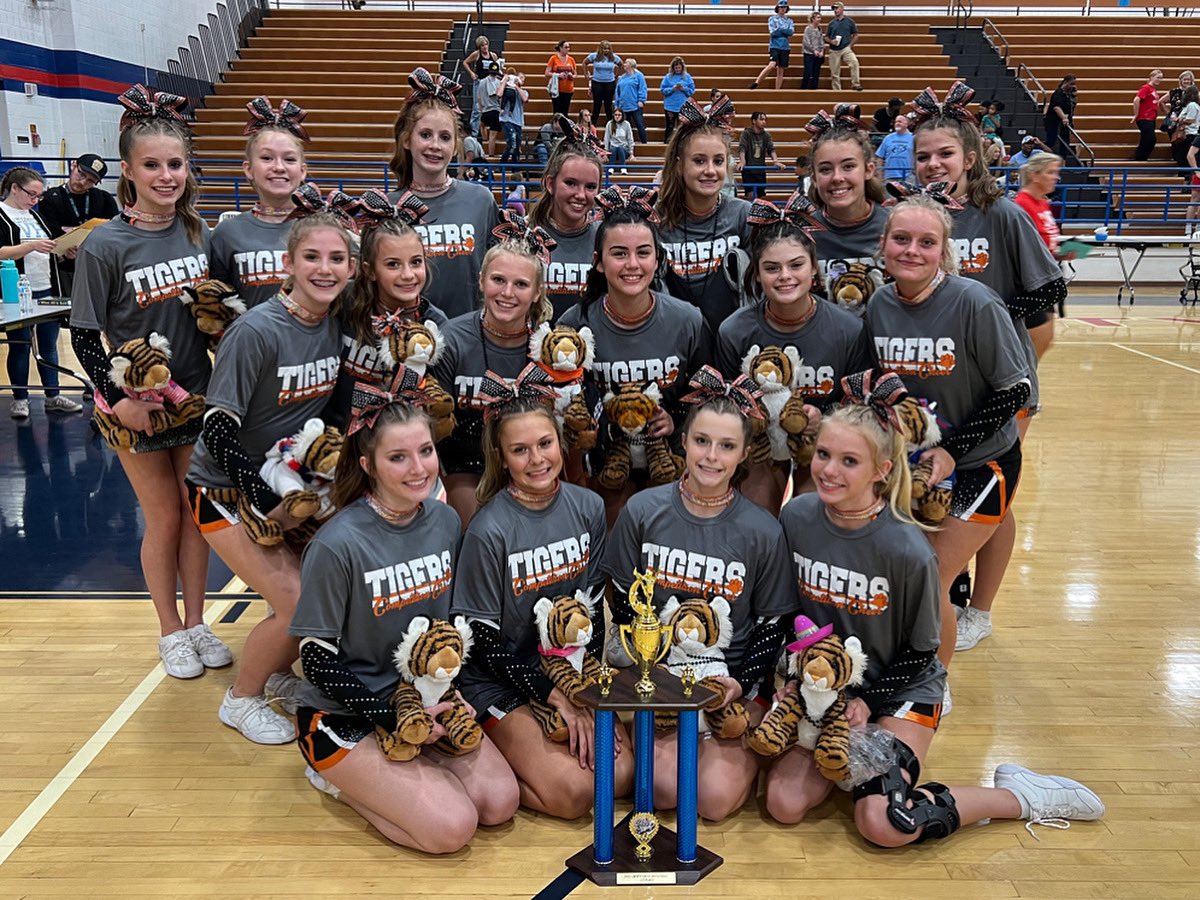 bdhstigercheer's tweet photo. So proud of our girls for pushing so hard and taking the win at our first competition! This is only the beginning! 🧡🖤🤍 @BrentsvilleSpo1 https://t.co/mMnKP2lTZX
