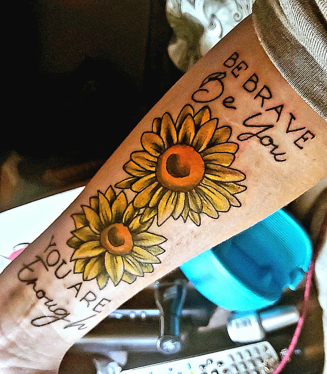 JLDoney74's tweet photo. #SUSchoolOfSocialWork
Its important that we don't lose ourselves in the process of helping others. Also know, you are making a different, you are enough! You cannot pour from an empty cup #KnowYourWorth
#SelfCare. #YouHaveValue https://t.co/g77gEnyaWW