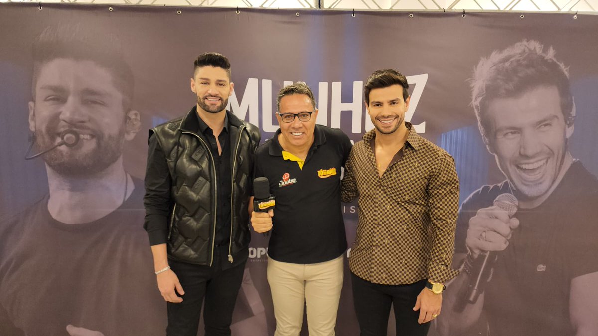 claudelopes's tweet photo. Gravação do DVD da dupla Munhoz & Mariano no Vibra São Paulo, 15 anos de história.
#ToNaMidia #ClaudeLopes #munhozemariano #vibrasaopaulo #camaroamarelo
@munhozemariano @vibrasaopaulo https://t.co/43LwcMtpRT