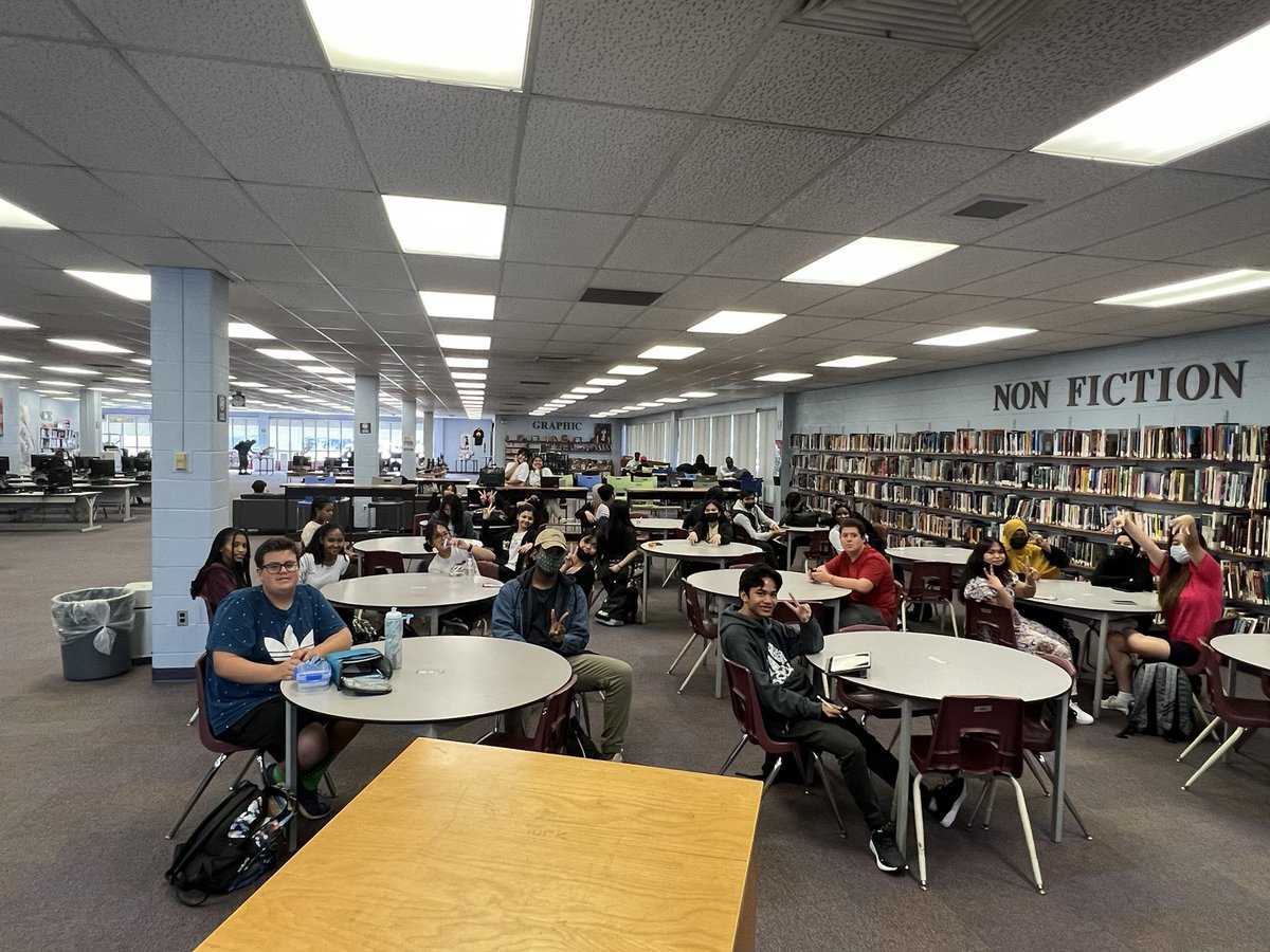 DRamnaraine's tweet photo. Such a great group of Ss that attended our first Library Council meeting of the year! Can’t wait to see the amazing things they will do in our #LLC and school community @tdsb_DSS! #StudentVoice #volunteer #LibraryLove @SVeoli @ChezDominique @TDSBLibrary https://t.co/4mKfYZAxHP