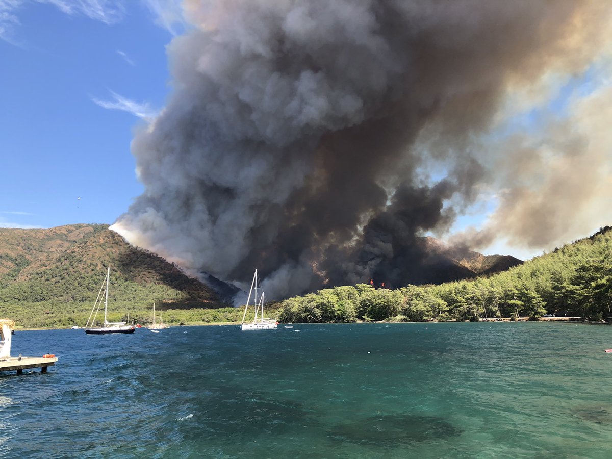 CraigMilnerPics's tweet photo. @xAbGxx Wildfires near marmaris bay resort https://t.co/wf4h65Bpza