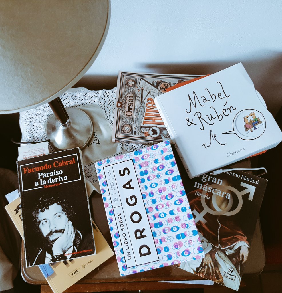 elnicofla's tweet photo. Estos libros son mi mesa de luz hoy,
¿Cuáles la tuya? https://t.co/RrYkL7Oim6