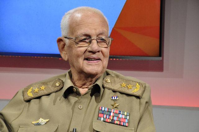 Falleció el Gen. de División Antonio Enrique Lussón Batlle, miembro del 26 de julio, combatiente del Ejército Rebelde y Héroe de la República de Cuba y uno de los más brillantes compañero de las luchas de nuestra Revolución. Nuestras condolencias a familiares y amigos. #Cuba