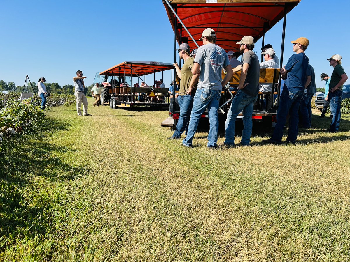 I ❤️ my Arkansas Extension family, and recently my #ag fam expanded!

I’m now a staff writer for Delta Farm Press 🚜🌾

I spent my day in Jackson, TN for the 2022 #Cotton Field Day and met lots of new folks in the industry! What a great day! 

Got stories? Let’s talk!✍️