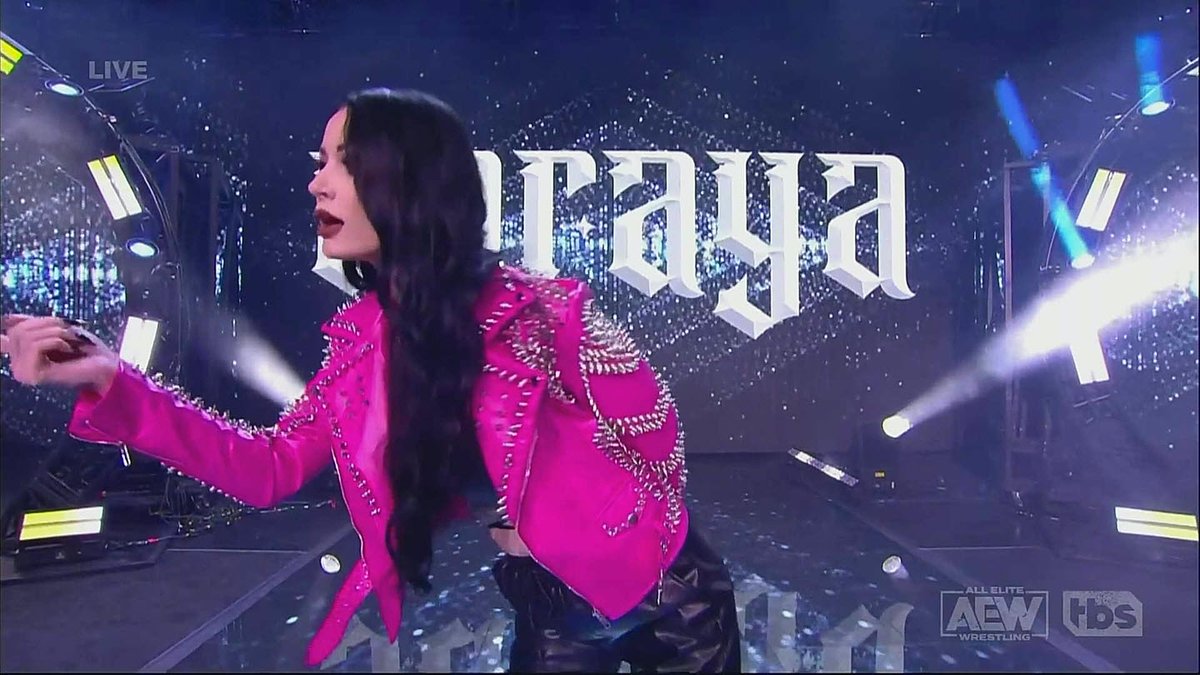ringsidenews_'s tweet photo. The former #WWE Paige has ARRIVED to #AEWDynamite https://t.co/mK4AAxR1VV
