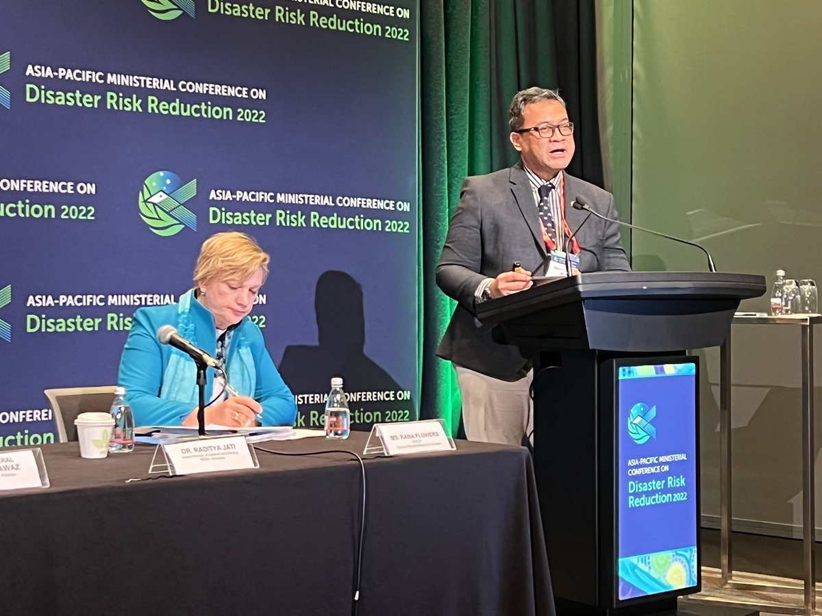 vhalhen123's tweet photo. Mr.Raditya Jati from @BNPB_Indonesia @PRB_BNPB presenting the achievement, opportunity,challenges &amp; way forward in Indonesia on school safety implementation. Highlighting the strong collaboration between government and partners in country #APMCDRR2022 #CSSFcommitments https://t.co/xpcgqqWxfj
