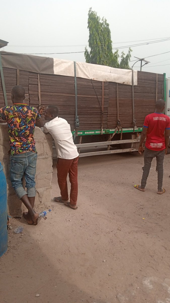 peejayblues's tweet photo. Please patronize us at Topbliss Supplies and Renovations for your 16mm, 18mm, 19mm and 21mm Marine Board. We deliver all around the nation at good prices. We supply and apply all kinds of waterproofing Chemicals, paints. We do general renovations. Delivery within Lagos is free https://t.co/ZlHDAcFI0Z