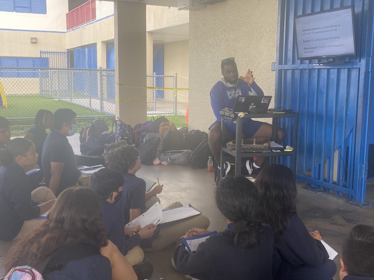 IBPeskoeK8's tweet photo. 7th grade reviewing fitness terminology and concepts! #peskoek-8 #bearnation🐻 #peskoepride❤️ #Aschool #wherethemagichappens✨ @MDCPS @MDCPSSouth https://t.co/DuXjEZEk51