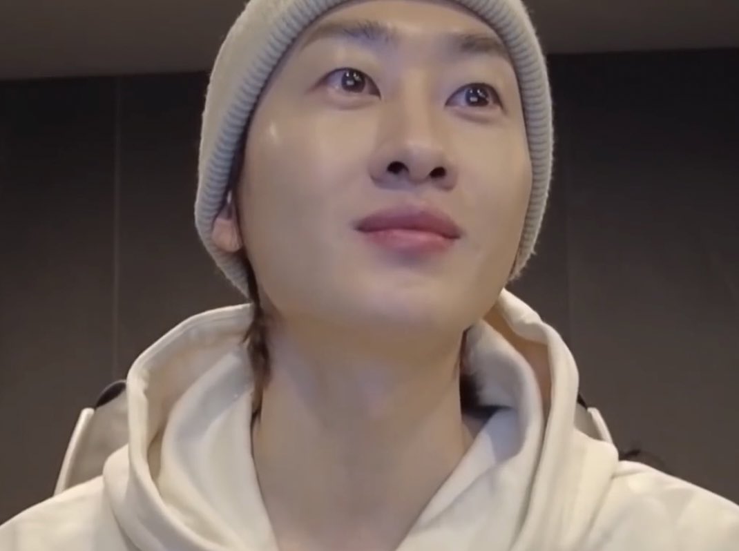bunnyhyukkie's tweet photo. https://t.co/oM8faF9UZi
