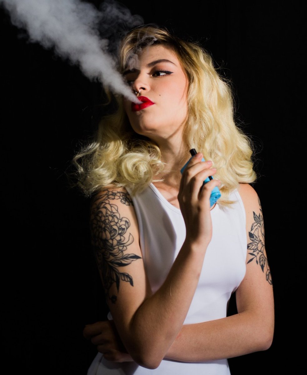 vapecraftinc's tweet photo. If you could have the most perfect, amazing, awesome flavor, what would it be?! Would it be fruity? More of a desert? Or a little of both? Let us know in the comments! 🤔
#vape #vapeallday #vaper #vapecommunity #clouds #cloudsfordays #awesome #yourpick #allyou #comment https://t.co/FueQ1Ofm5J