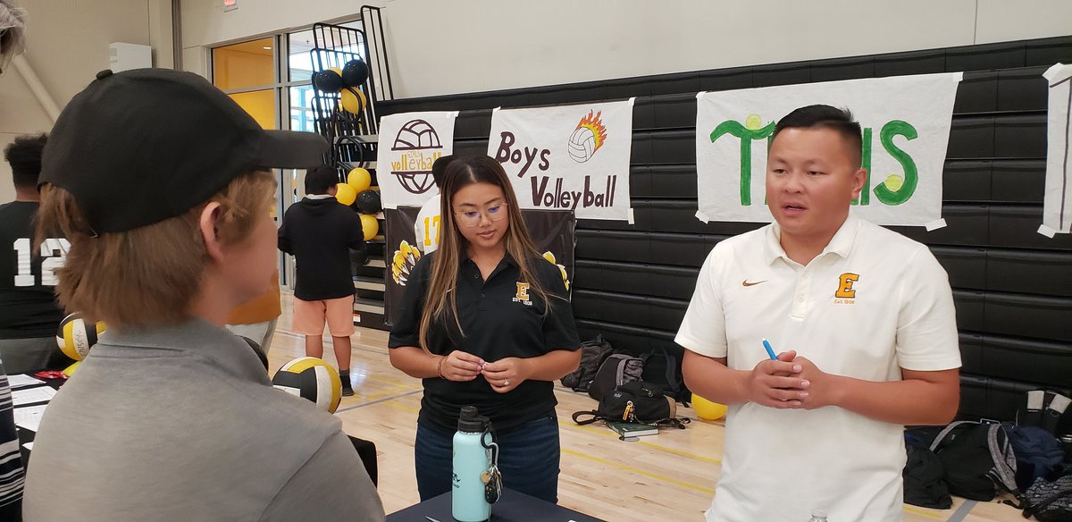 LiziKernNews's tweet photo. #EdisonHigh Holds Opening Ceremony for New Gym. $10.9 million project adds secondary gym w/1,170 seats, New entrance & foyer to the main gym, restrooms and expanded snack bar @fresnounified @BobNelson_FUSD https://t.co/a64I312Njn