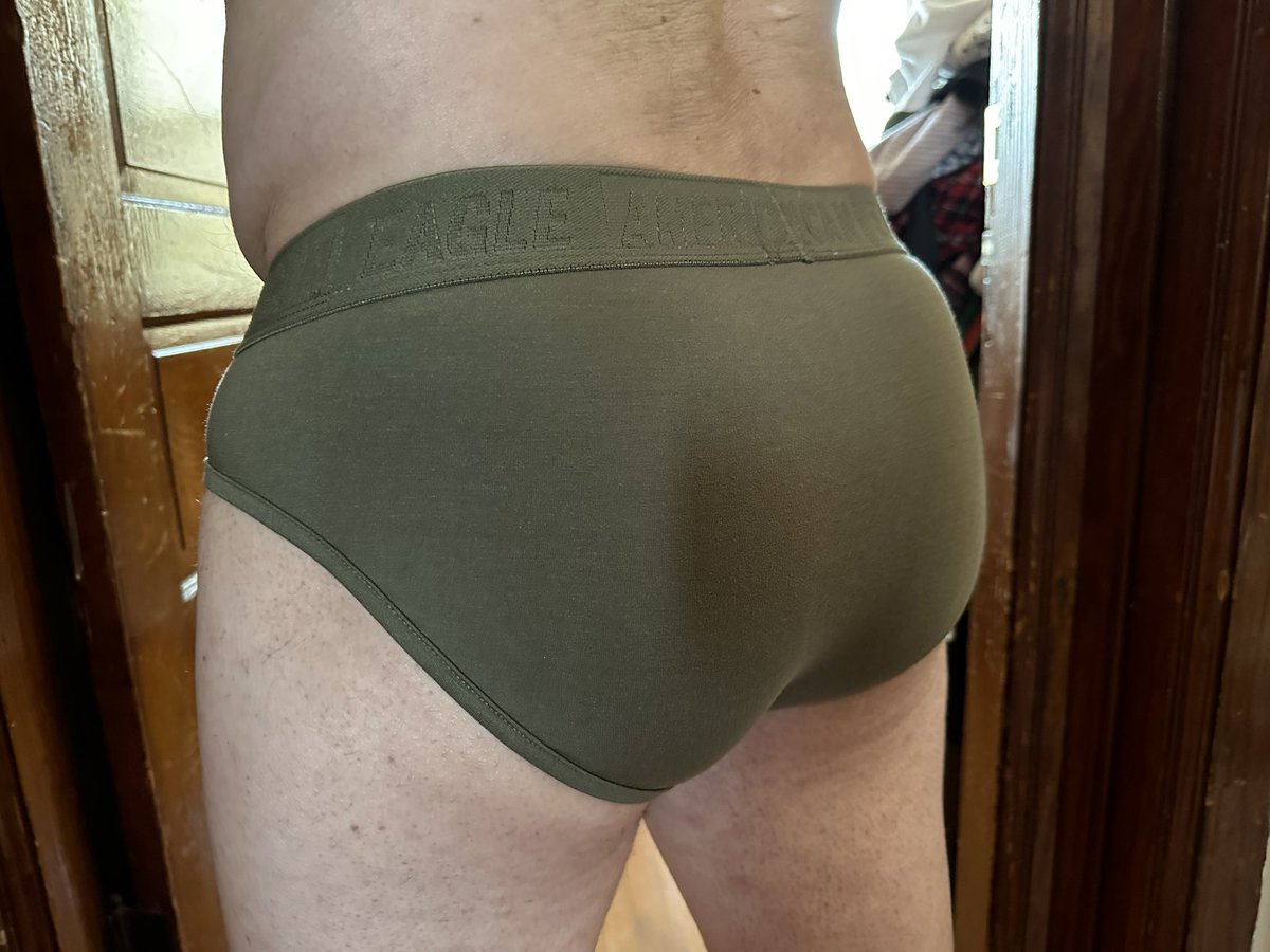 n2_briefs's tweet photo. @underwearshare Super soft modal h-fly briefs by #AmericanEagle in my favorite color, olive green!
🫒
#GayUndies #HFly #GayBriefs #underwear #mensunderwear #shareyourunderwear https://t.co/P9O3vgdbhp
