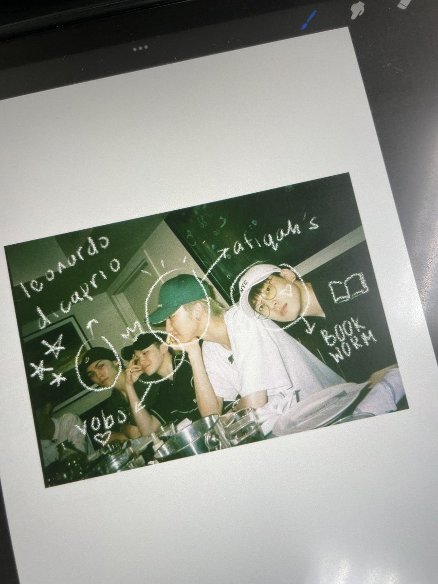 WW0ZY's tweet photo. our philosphy class notes @H0NEYGGYU https://t.co/J2llNLCWzF