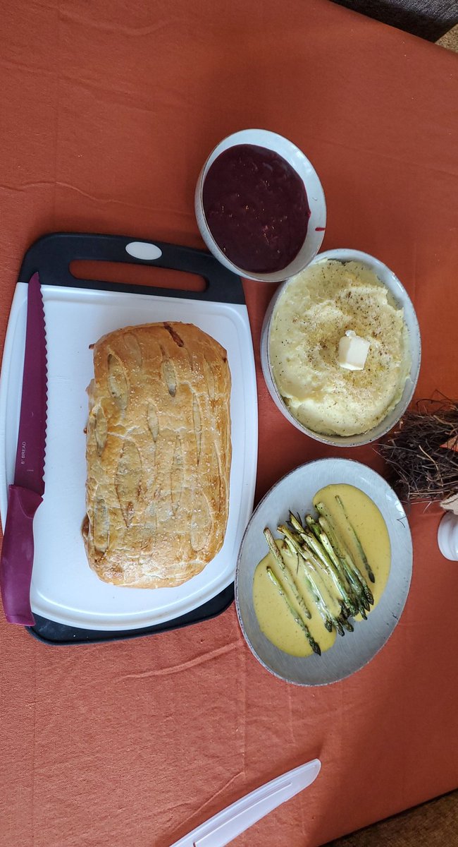 jamesjr_ewing's tweet photo. @GordonRamsay @gracademy #ShowMeYourWelly this is a pork wellington I had made with a spiced cranberry sauce for thanksgiving one year https://t.co/Wimt77InNw