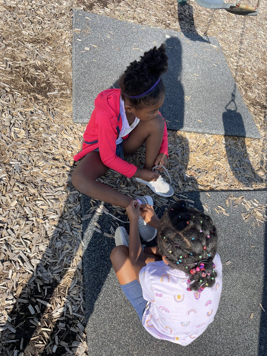 MissGsWhales's tweet photo. A Comet Kid teaching another Comet Kid how to tie their shoes at recess. I love seeing their perseverance as they practice everyday during recess! #cometkid #masonmoment #MECCtacular https://t.co/xDZmOevAiM