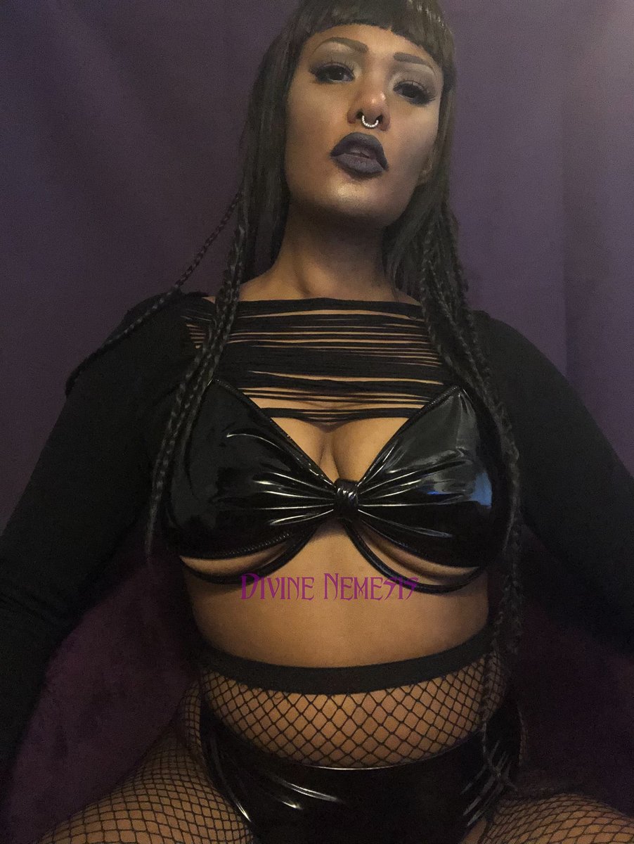 DivineNemesis_'s tweet photo. The only size I care about is your bank account https://t.co/9jZsQOZ67C