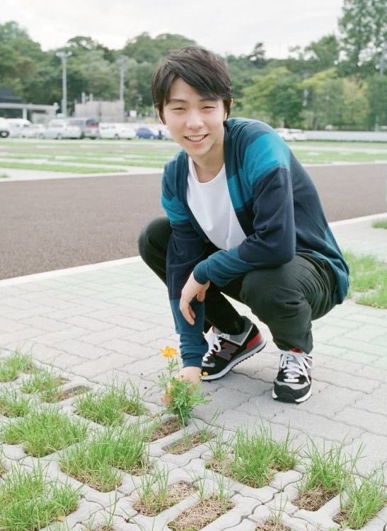 wingsofhanyu's tweet photo. Daily reminder by #yuzuruhanyu to go touch grass https://t.co/ZiLASwRtWH